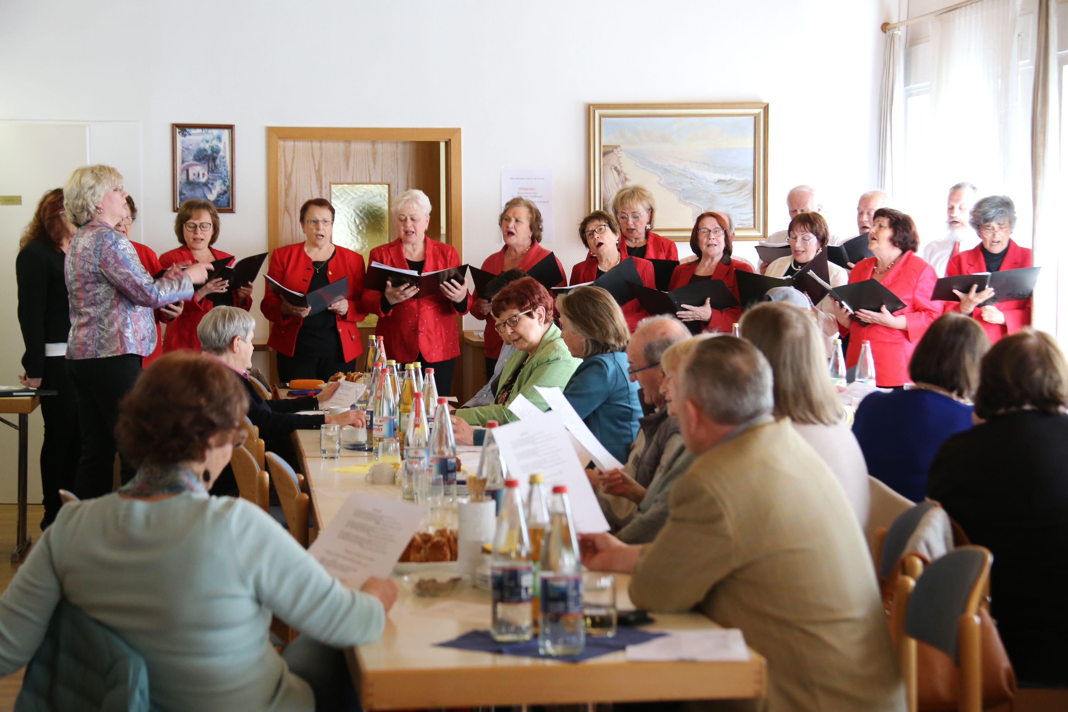 Musikalische Darbietung vom Russlanddeutschen Chor Heimatmelodie