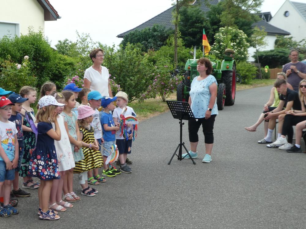 Der Auftritt der Kinder vom Birkenhain gehörte mit zu den Feierlichkeiten