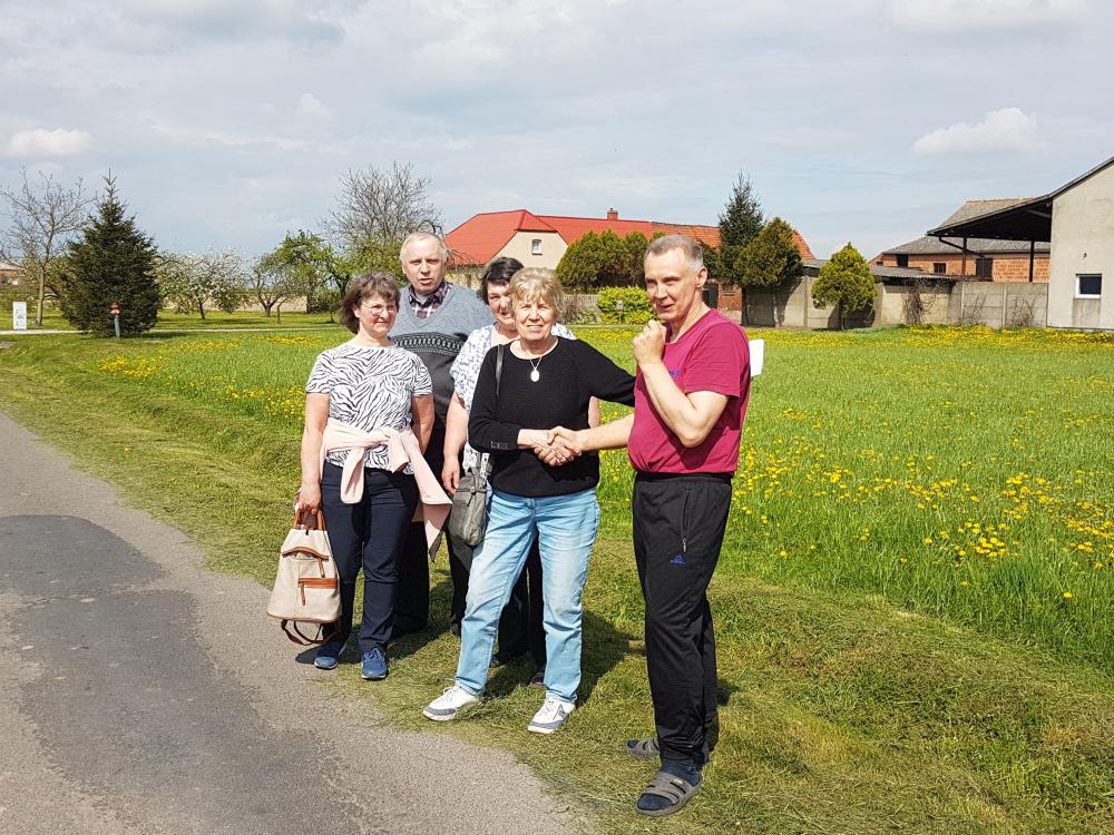 Linde ist glücklich und dankt herzlichst für die Infos in Dzielice