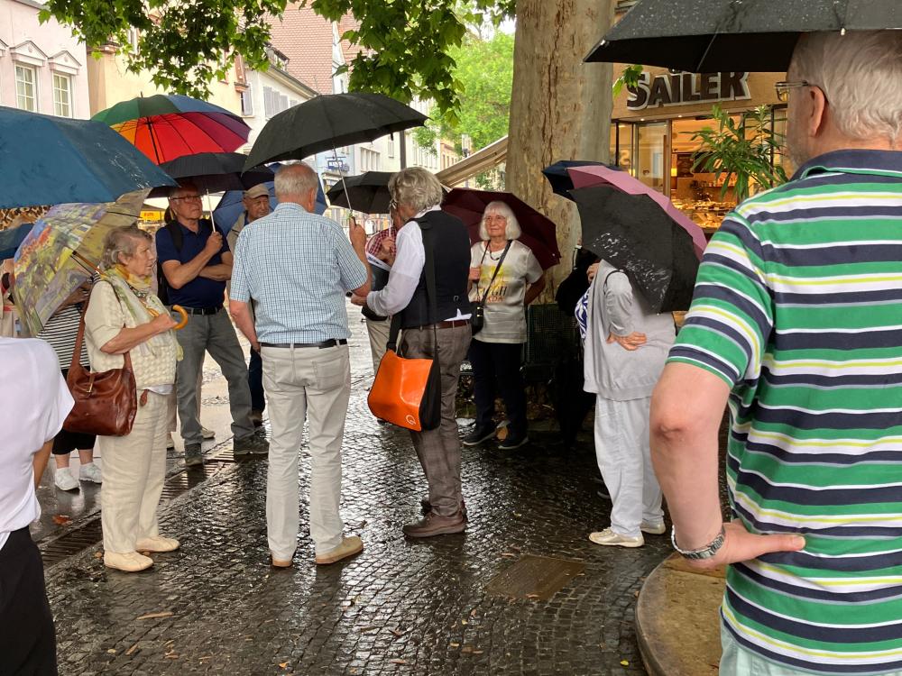 Von dem kurzen Regenschauer ließ sich niemand die Laune verderben, Foto: CS