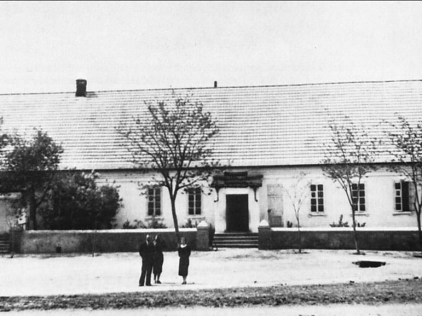 Die untere (alte) Schule gegenüber der Kirche gelegen
