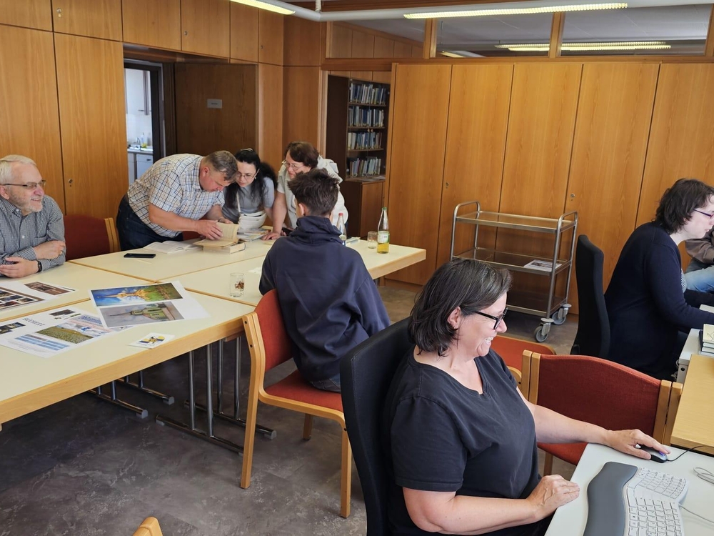 Nach der Besprechung schließt sich eine Arbeitssitzung im Archiv des Heimathauses an