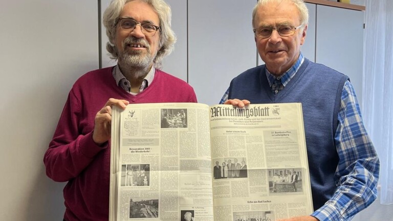 Die Ausgabe vom 6. April 2006 des Mitteilungsblattes mit der Schlagzeile &bdquo;Unter einem Dach&ldquo;