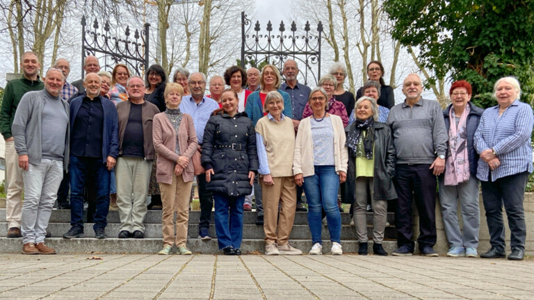 Zum Abschied fanden sich Teilnehmer und Referenten zu einem Gruppenfoto zusammen