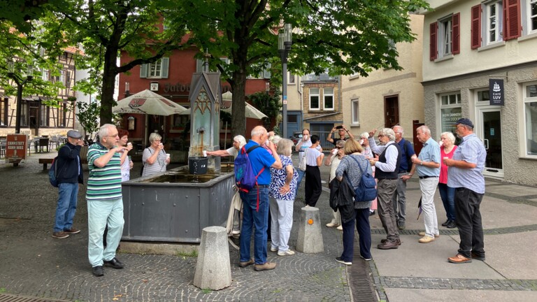 Wie schmeckt wohl das Wasser aus den  Brunnen?