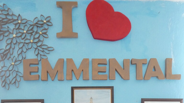 „Ich liebe Emmental“ heißt es im dortigen  Kulturheim.