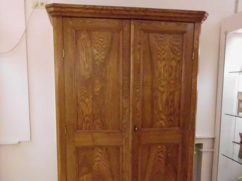 Kleiderschrank geschlossen